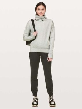 Lululemon Go Forward Pullover
Heathered Core Ultra Light Grey Size 10